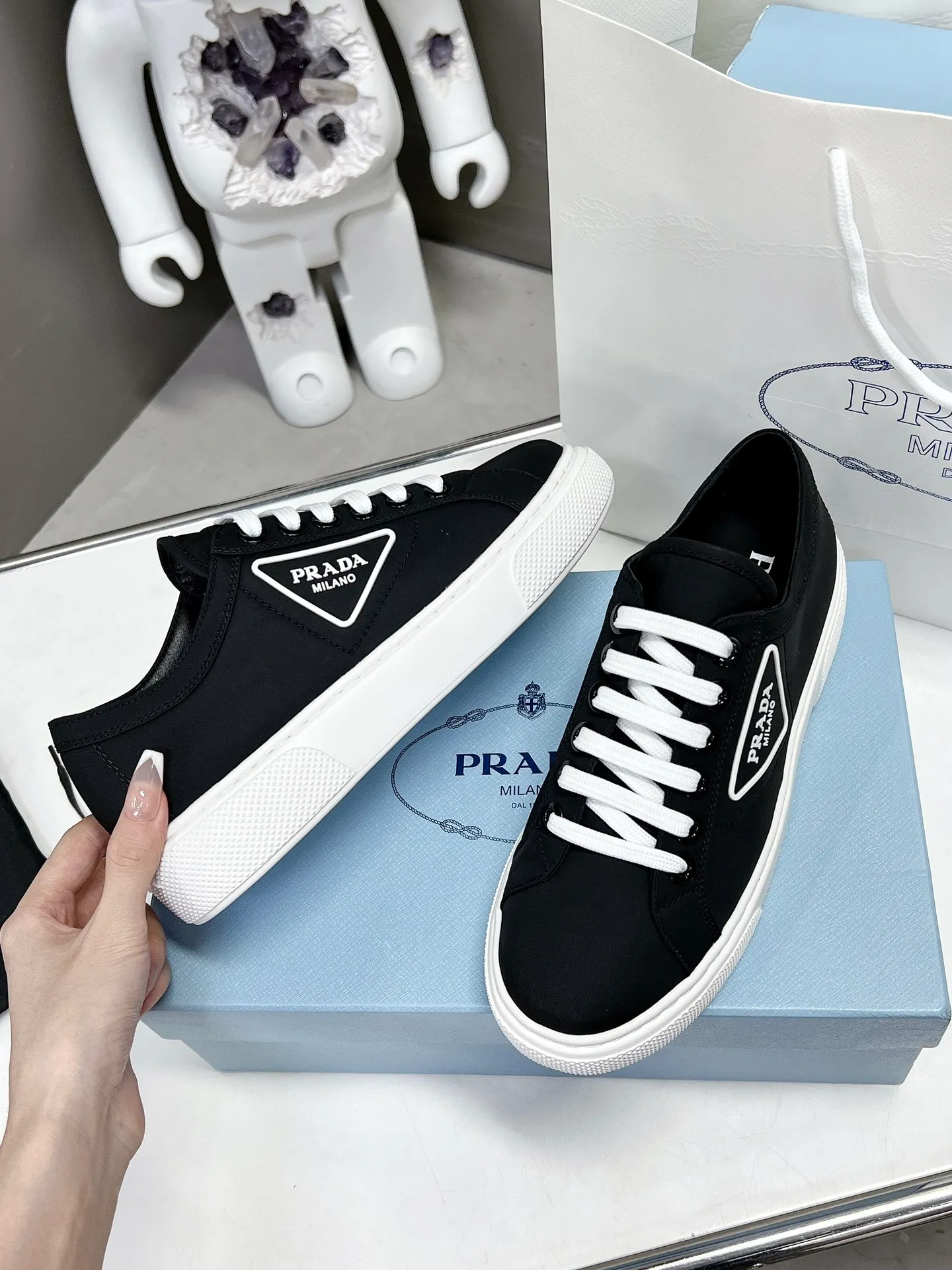 👟👟Ex-factory price 420👟👟 Purchasing level ⚡2023S launches Prada’s latest catwalk shoes, dad shoe series ͏ 💥PRADA's early spring catwalk model👠The fresh breeze has a bit of an expensive feel, and the upper is very perfect💃Elegant and elegant, crystal clear, no matter the quality of the accessories, they are all customized one-to-one, zero distance from the original version 1⃣Upper: imported waterproof twill + epoxy injection molding process 2⃣Inner: waterproof twill 3⃣Outsole: Original one-to-one molded rubber foam outsole 4⃣🔺Original packaging Heel height 4cm 5⃣Number of codes: 35-40, 41 non-returnable